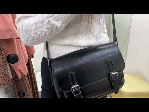 ❤️ Javna masturbacija mlade kujice FeralBerry s dildom u sobi za mjerenje Porno video na hr.taxiporec.top ☑