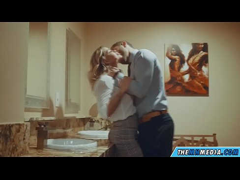 ❤️ Kad te prsata plavuša zavede u javnom zahodu Porno video na hr.taxiporec.top ☑